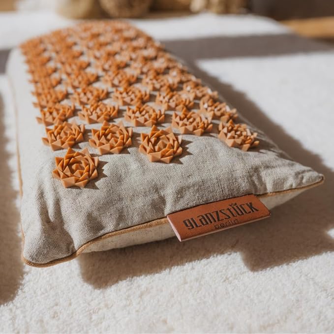 Glanzstück Berlin® Acupressure Mat Set Premium, Beginner Suitable, Made of Linen, Neck and Back Pain Relief, with Pillow (Heat Function) & Bag, Sustainable